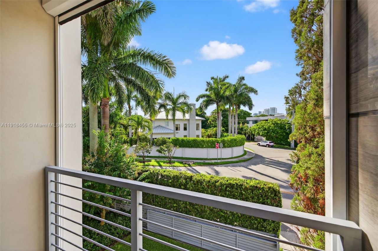 Please Call For Address, Fort Lauderdale, FL 33316 Photo