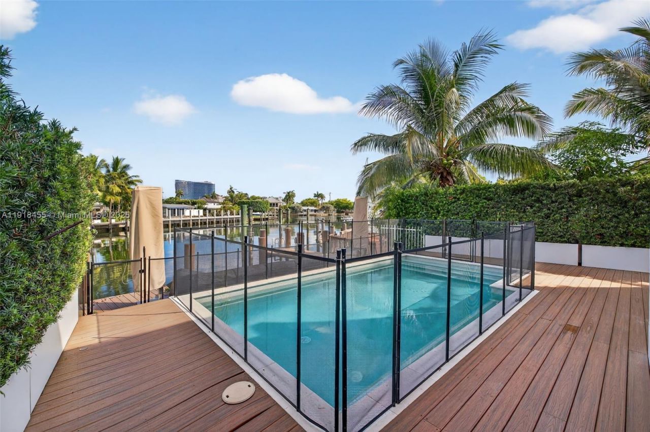 Please Call For Address, Fort Lauderdale, FL 33316 Photo