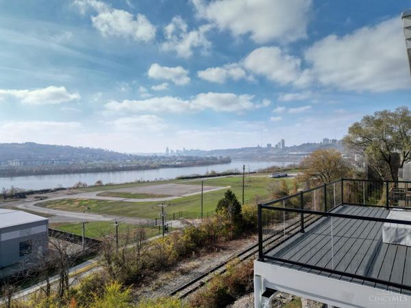 2851 Hoff Avenue, Cincinnati, OH 45226