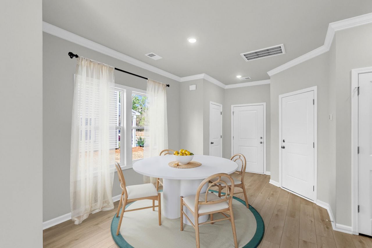 209 Central Creek Drive Photo 5