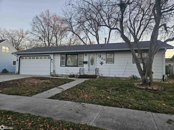 1220 Meadow Lane, Webster City, IA 50595