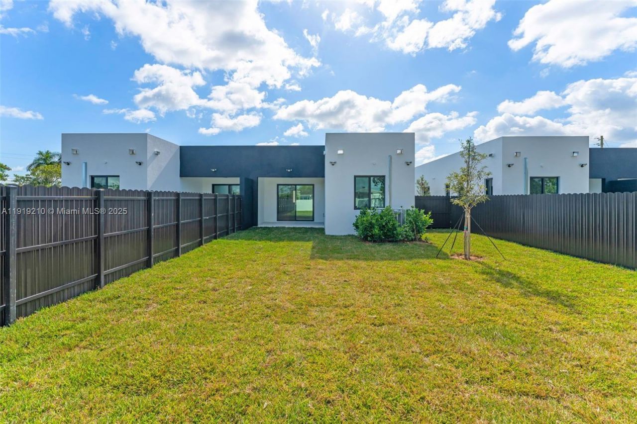 12383 SW 220 St, Miami, FL 33170 Photo