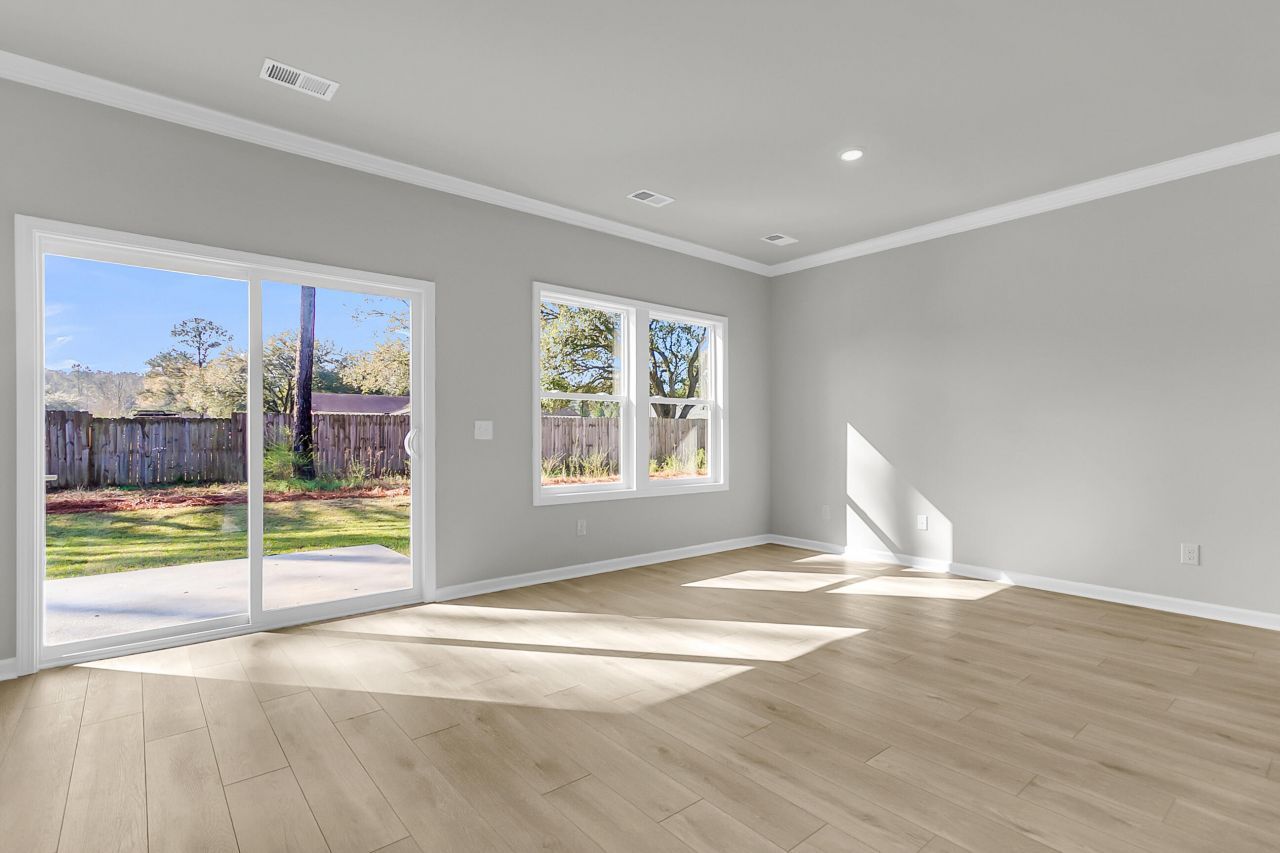 221 Central Creek Drive Photo 11