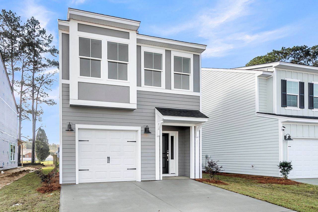 221 Central Creek Drive Photo 2