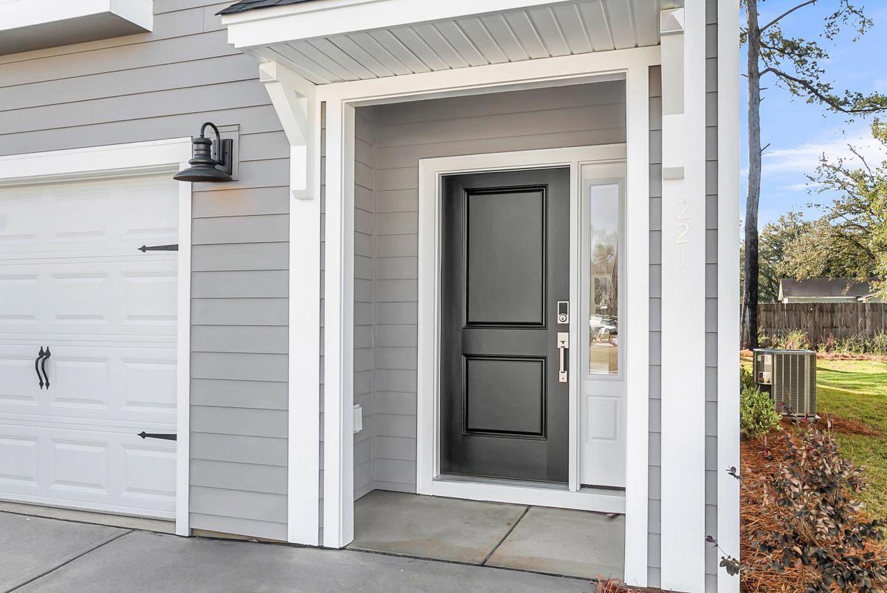 221 Central Creek Drive Photo 3