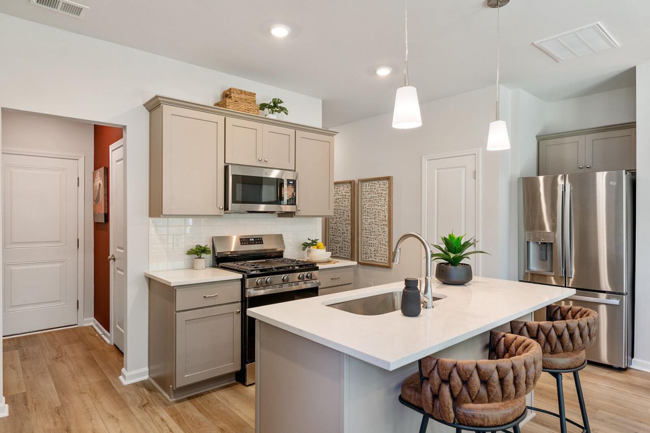 221 Central Creek Drive Photo 5