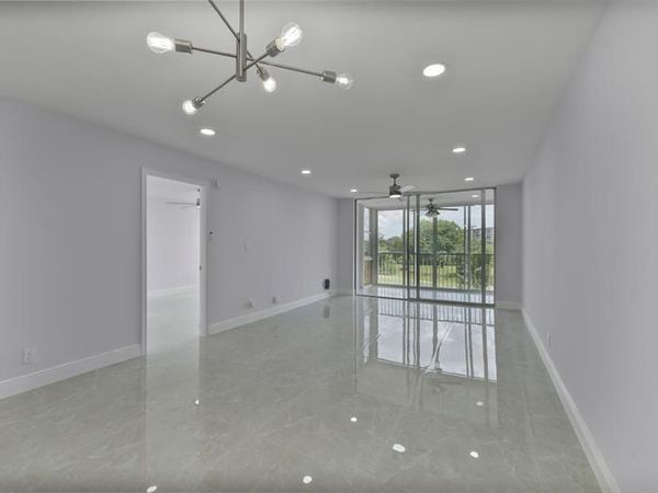 2901 S Palm Aire Dr, Unit 306, Pompano Beach, FL 33069