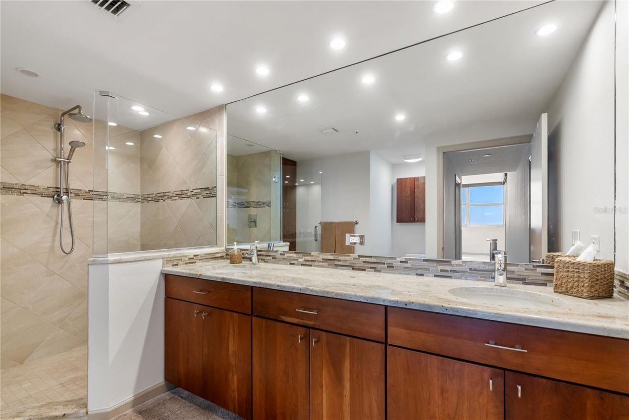 1800 Benjamin Franklin Drive, Unit B809, Sarasota, FL 34236 Photo