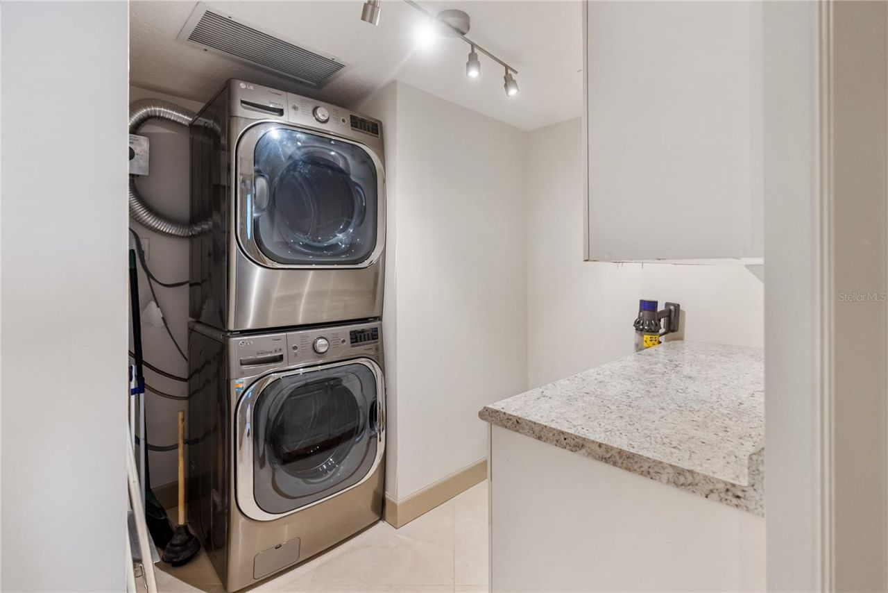 1800 Benjamin Franklin Drive, Unit B809, Sarasota, FL 34236 Photo