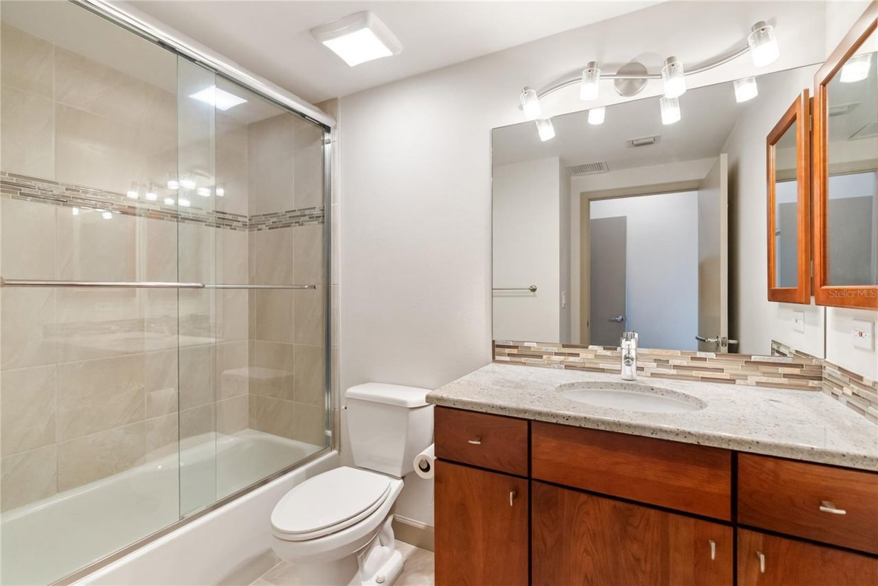 1800 Benjamin Franklin Drive, Unit B809, Sarasota, FL 34236 Photo