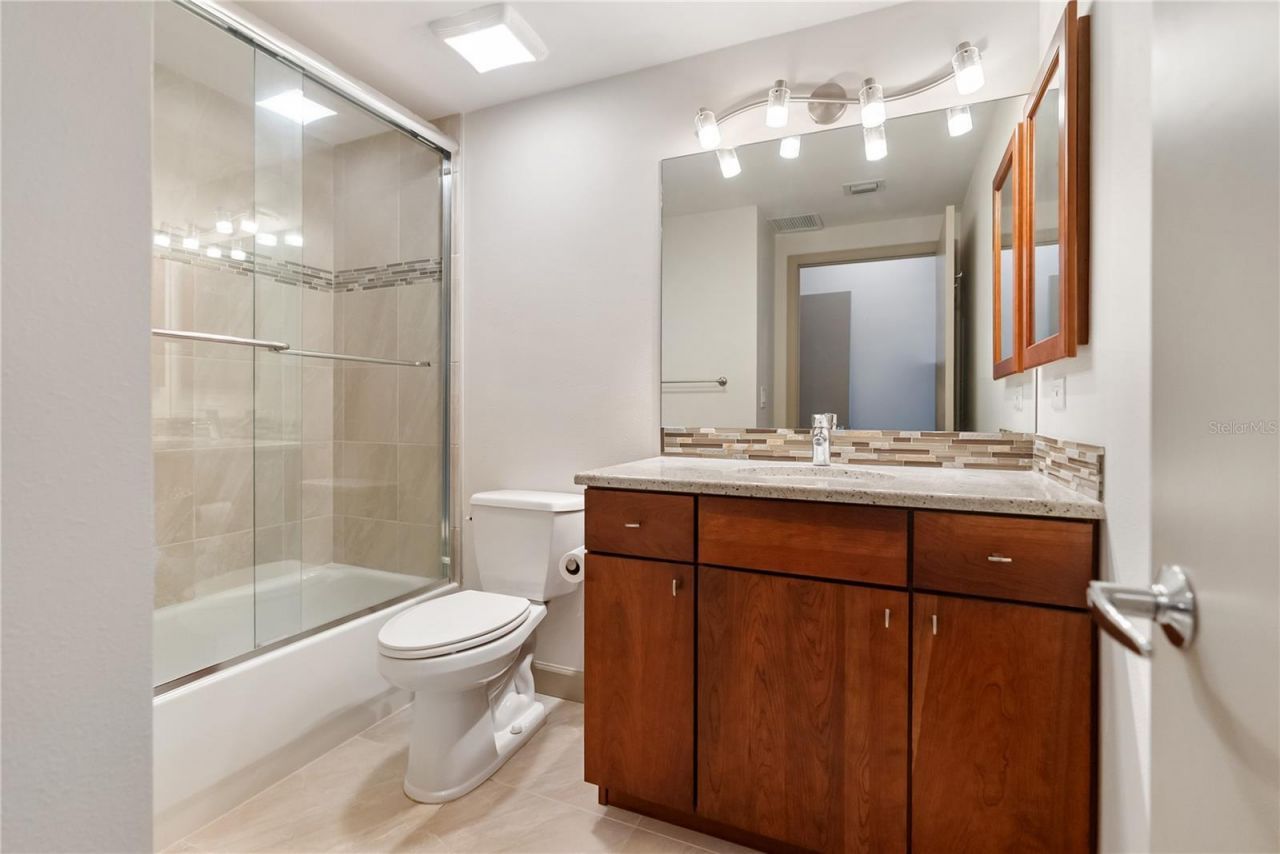 1800 Benjamin Franklin Drive, Unit B809, Sarasota, FL 34236 Photo