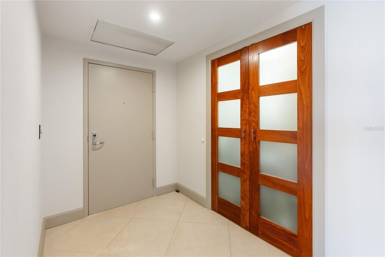 1800 Benjamin Franklin Drive, Unit B809, Sarasota, FL 34236 Photo