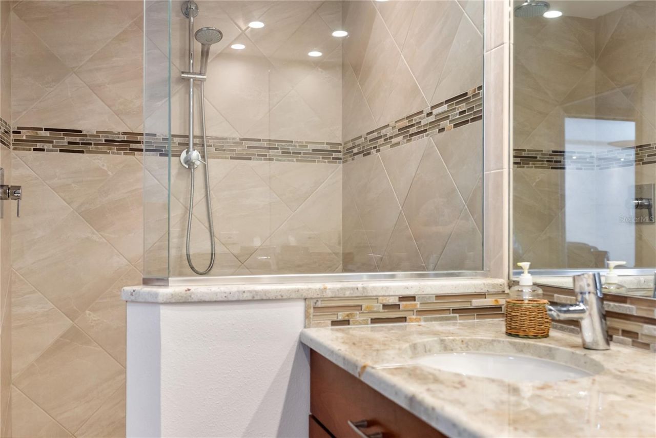 1800 Benjamin Franklin Drive, Unit B809, Sarasota, FL 34236 Photo