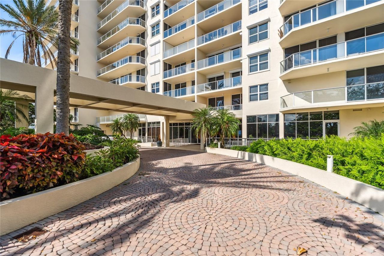 1800 Benjamin Franklin Drive, Unit B809, Sarasota, FL 34236 Photo