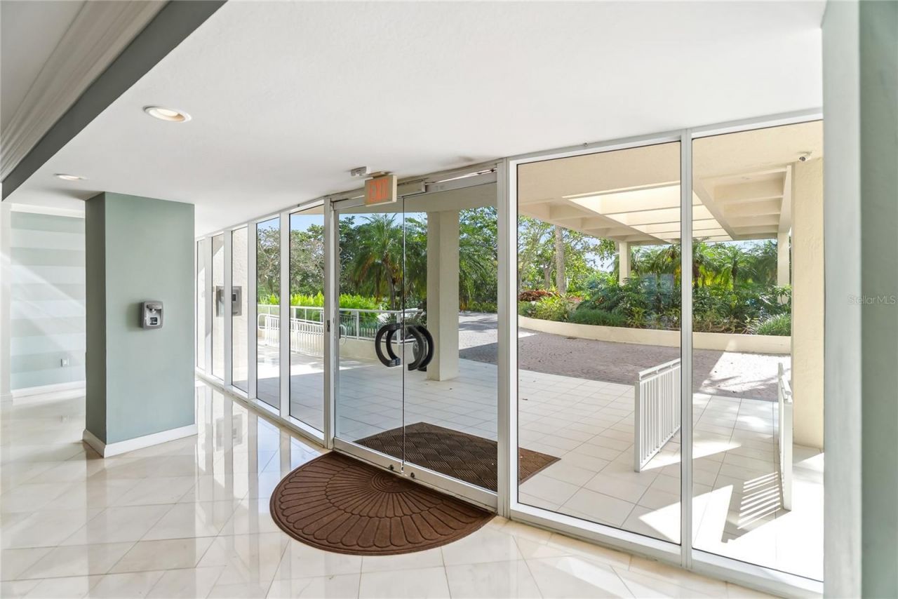 1800 Benjamin Franklin Drive, Unit B809, Sarasota, FL 34236 Photo