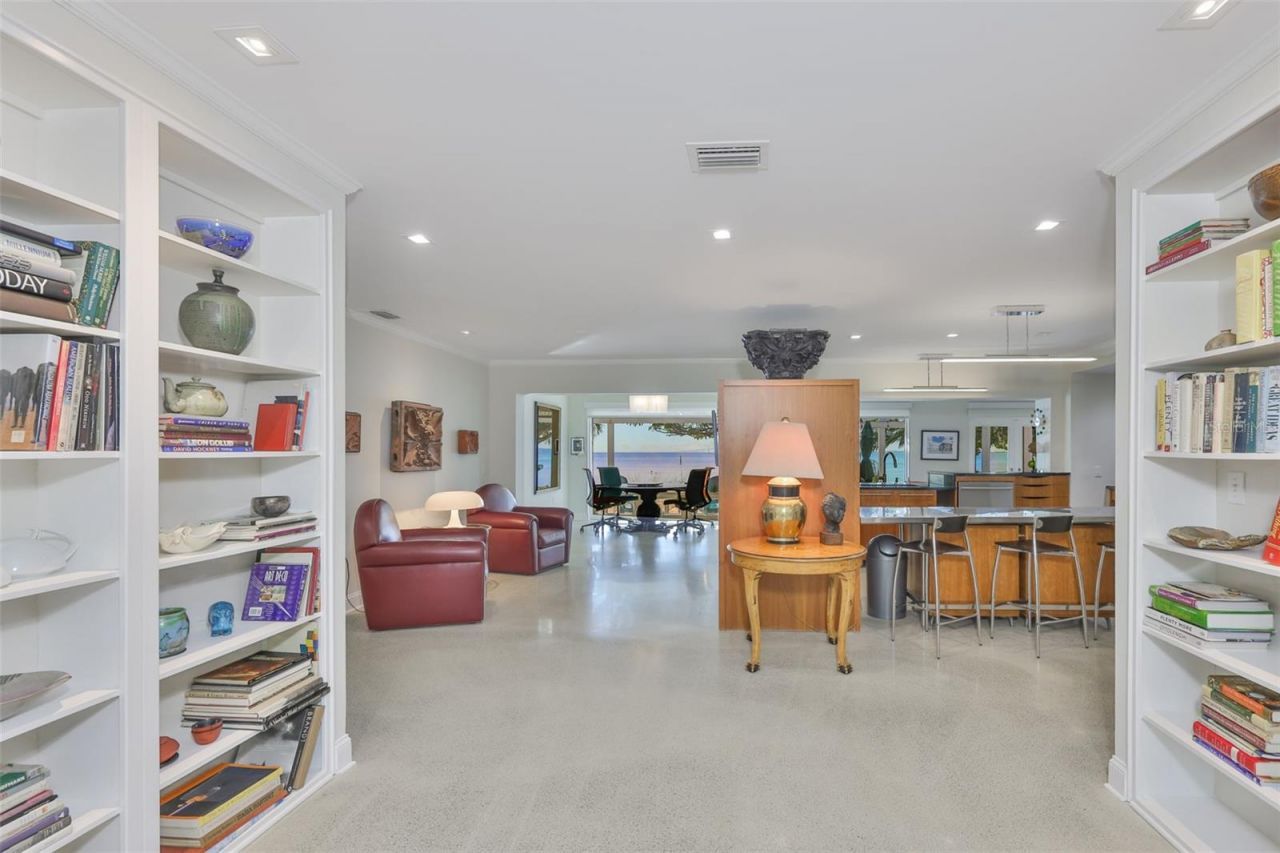 2158 Blossom Way S, Saint Petersburg, FL 33712 Photo