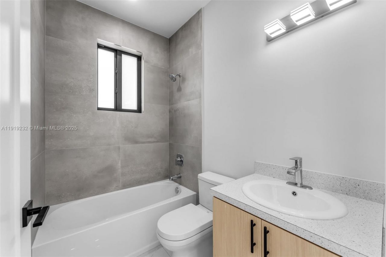 12389 SW 220 St, Miami, FL 33170 Photo