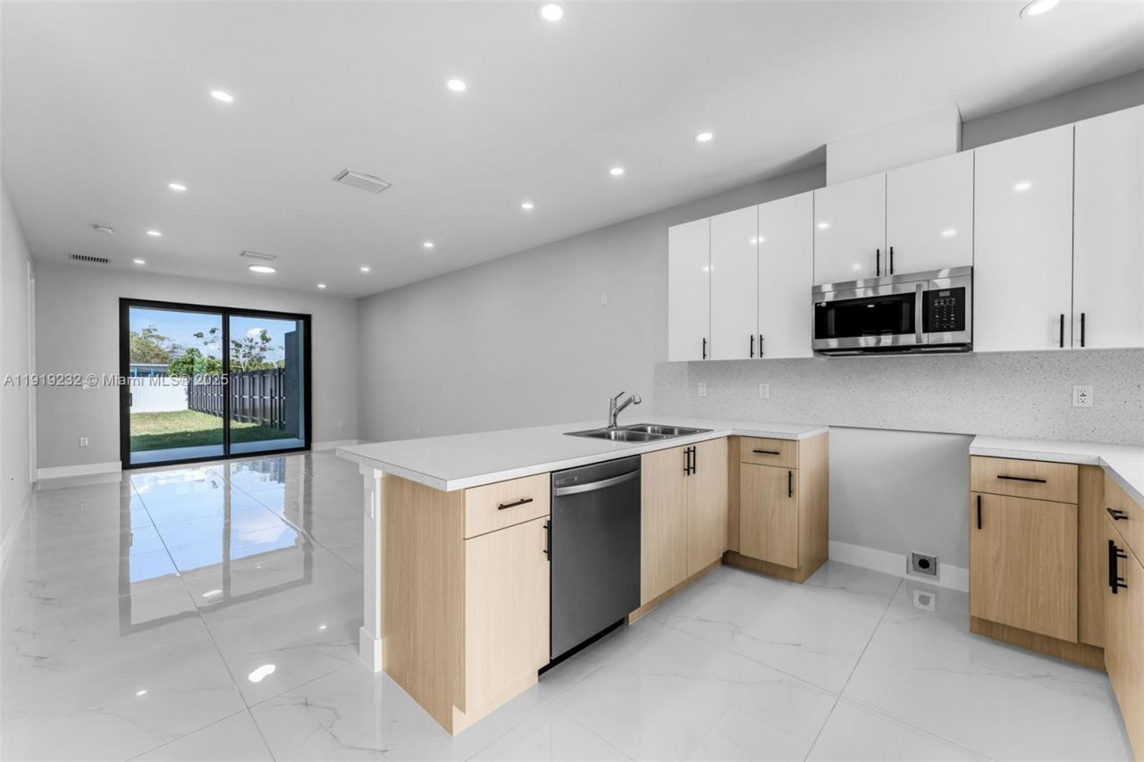 12389 SW 220 St, Miami, FL 33170 Photo