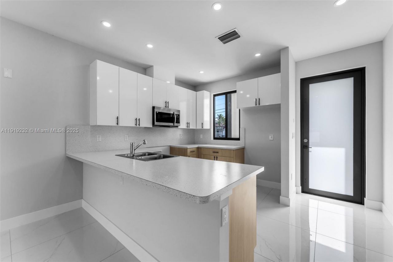 12389 SW 220 St, Miami, FL 33170 Photo