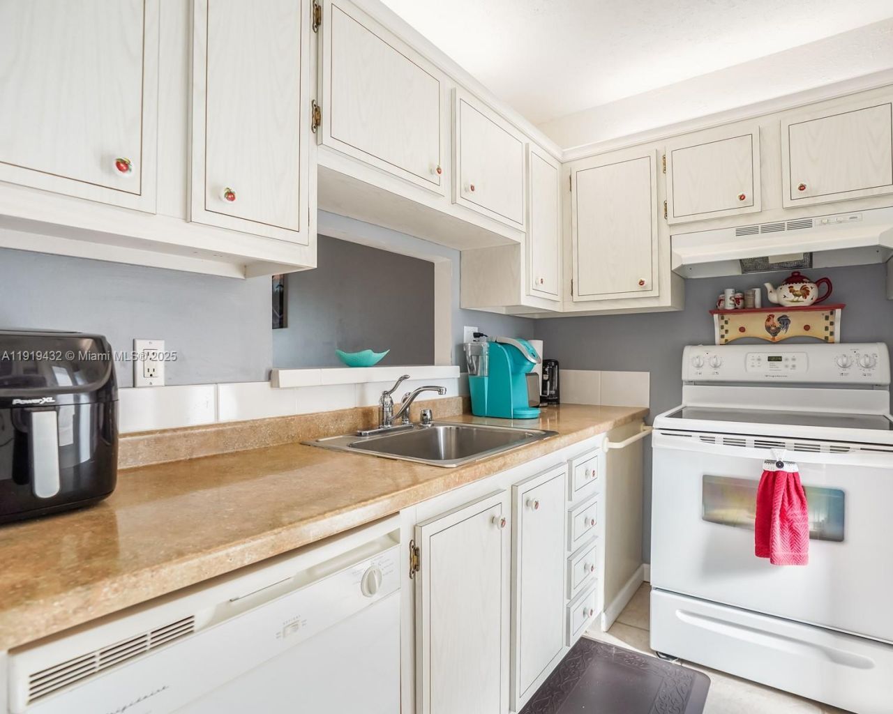 4705 NW 35th St, Unit 515, Lauderdale Lakes, FL 33319 Photo