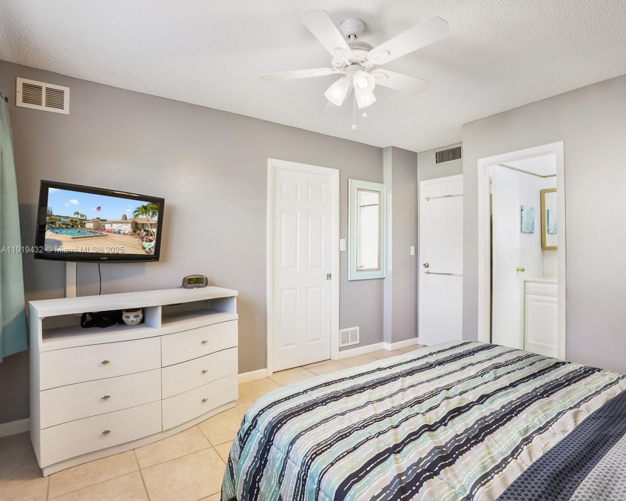 4705 NW 35th St, Unit 515, Lauderdale Lakes, FL 33319 Photo