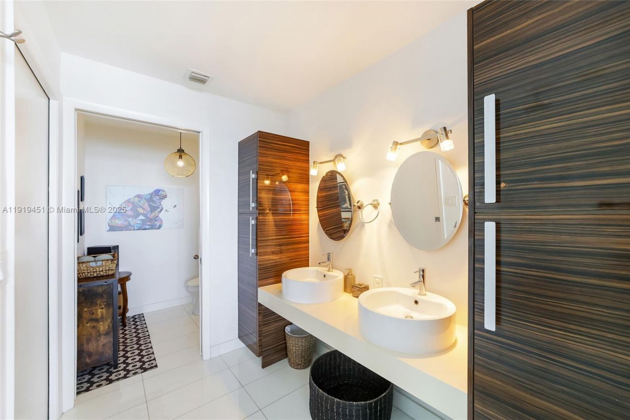 2020 N Bayshore Dr, Unit 1604, Miami, FL 33137 Photo