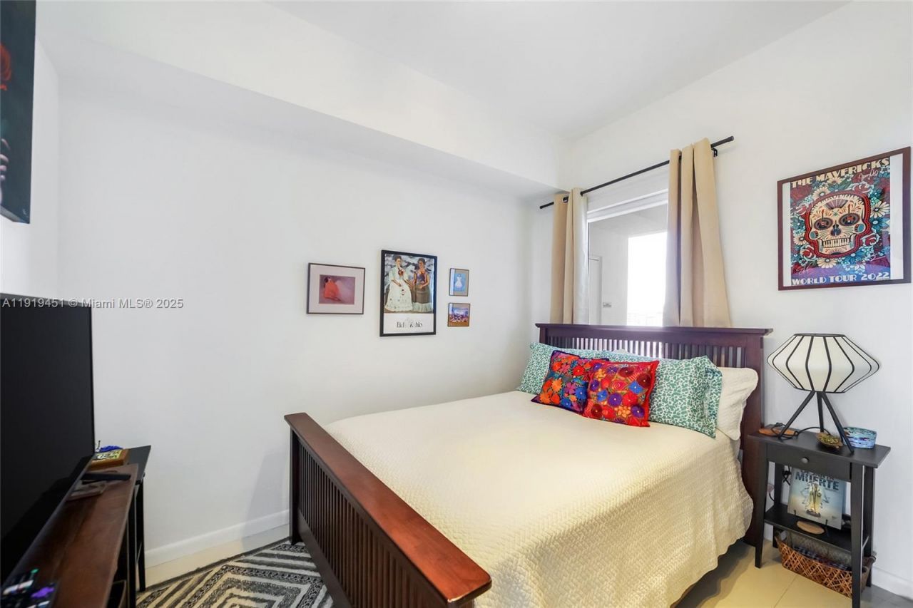 2020 N Bayshore Dr, Unit 1604, Miami, FL 33137 Photo