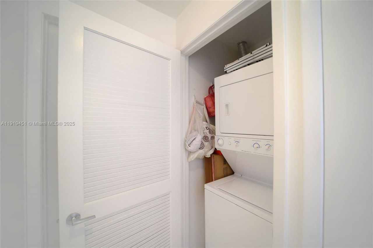 2020 N Bayshore Dr, Unit 1604, Miami, FL 33137 Photo