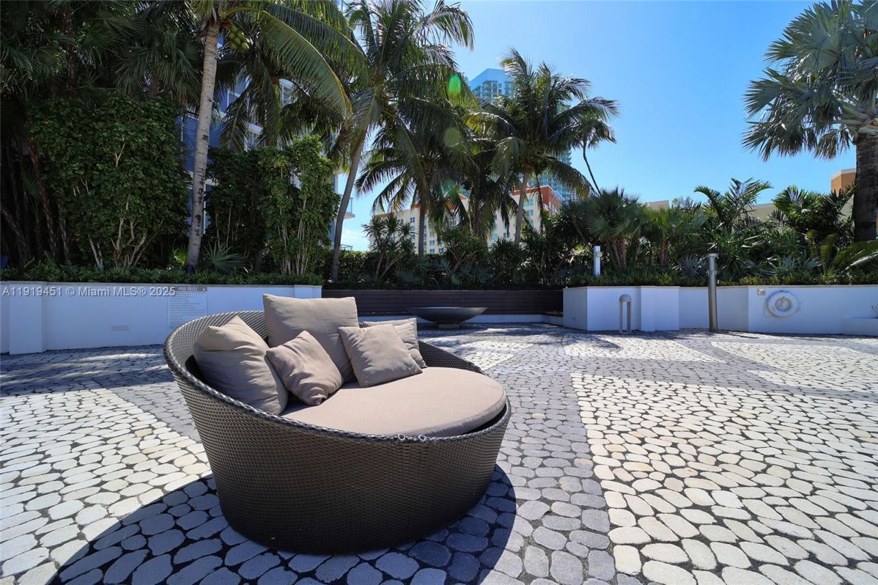 2020 N Bayshore Dr, Unit 1604, Miami, FL 33137 Photo