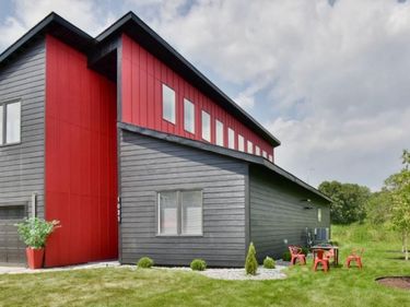 1021 Gardner Street E, Wayzata, MN 55391