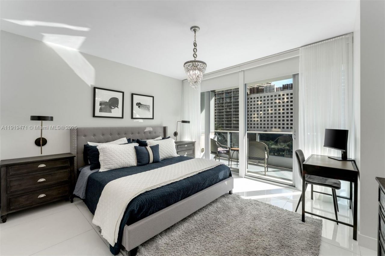 200 Biscayne Boulevard Way, Unit 303, Miami, FL 33131 Photo