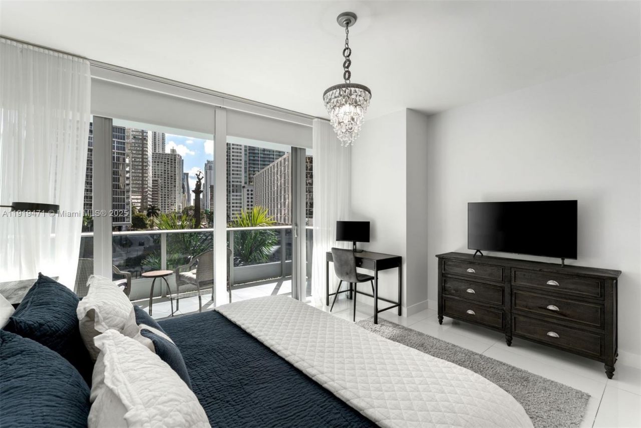 200 Biscayne Boulevard Way, Unit 303, Miami, FL 33131 Photo