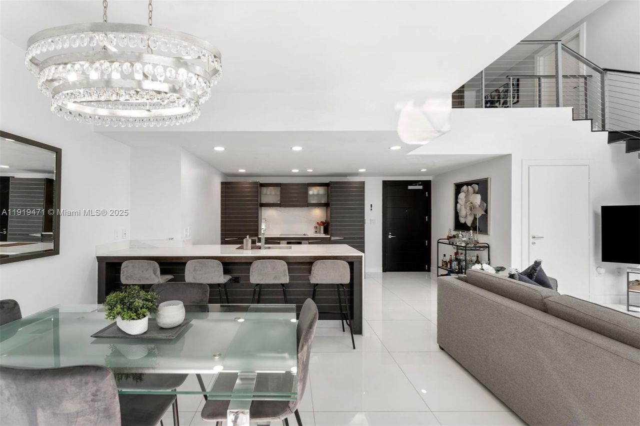 200 Biscayne Boulevard Way, Unit 303, Miami, FL 33131 Photo