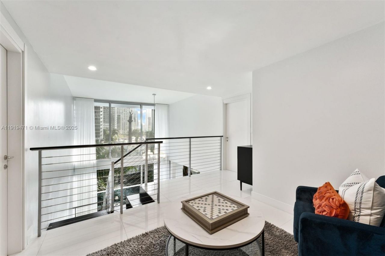 200 Biscayne Boulevard Way, Unit 303, Miami, FL 33131 Photo