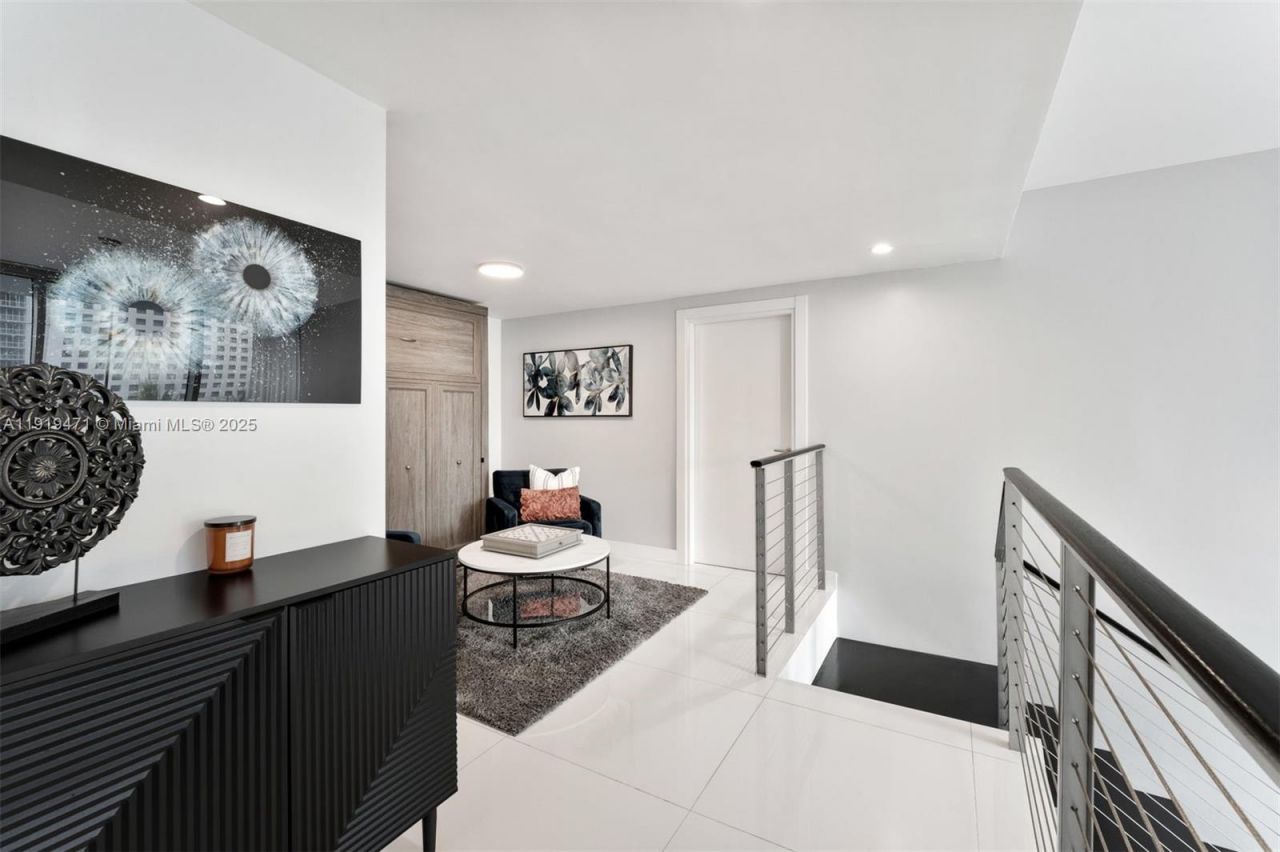 200 Biscayne Boulevard Way, Unit 303, Miami, FL 33131 Photo