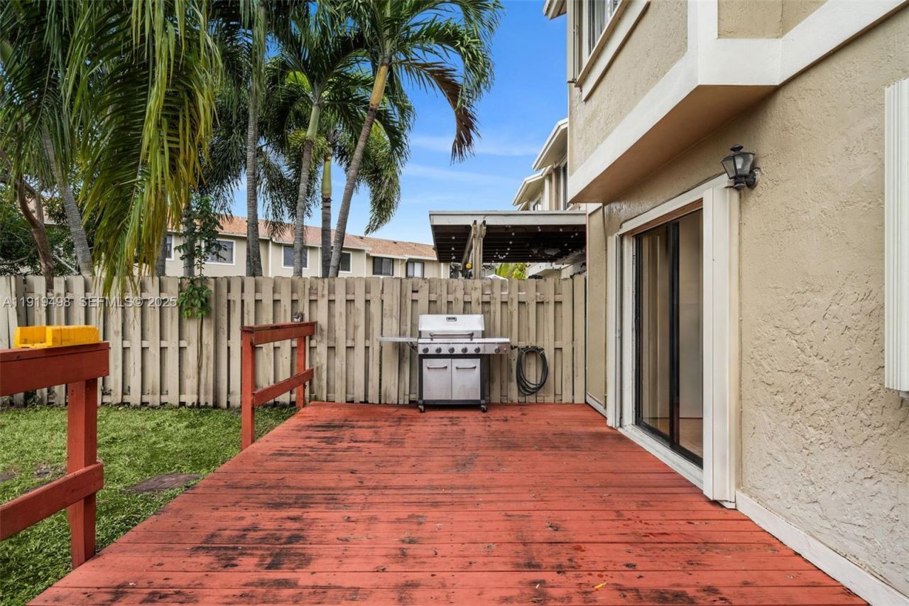 11166 NW 37th St, Sunrise, FL 33351 Photo