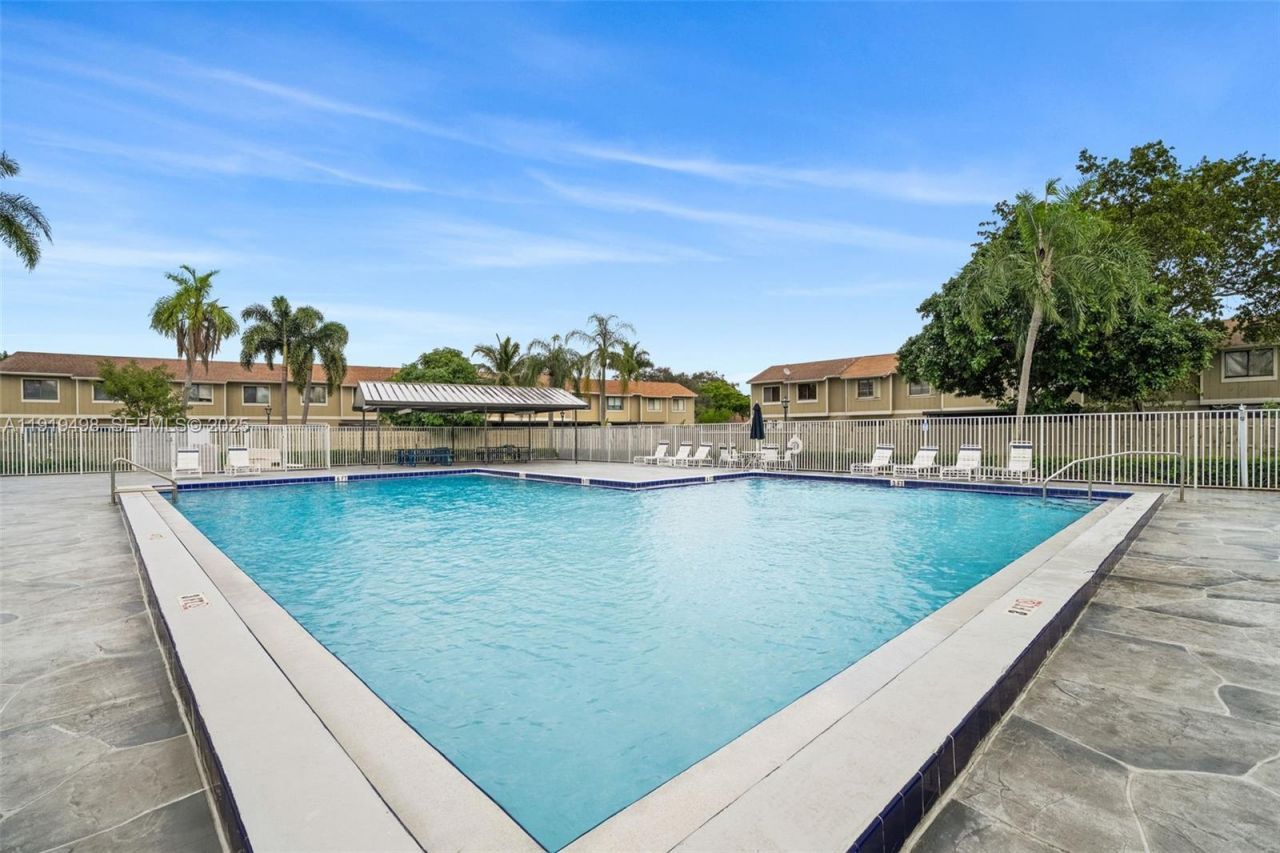 11166 NW 37th St, Sunrise, FL 33351 Photo