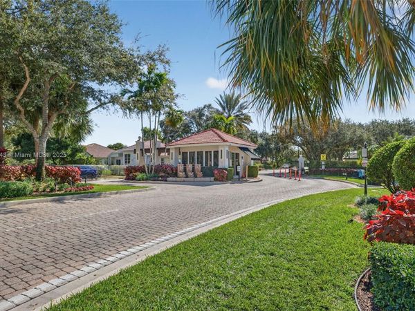 4123 W Lake Estates Dr, Davie, FL 33328