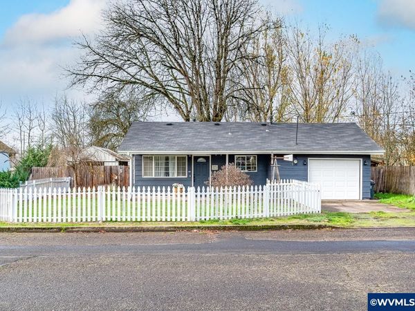 375 N 6th St, Harrisburg, OR 97446