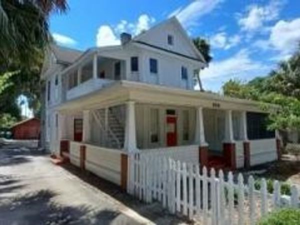 330 S WOODLAND BOULEVARD, Unit 4, DELAND, FL 32720