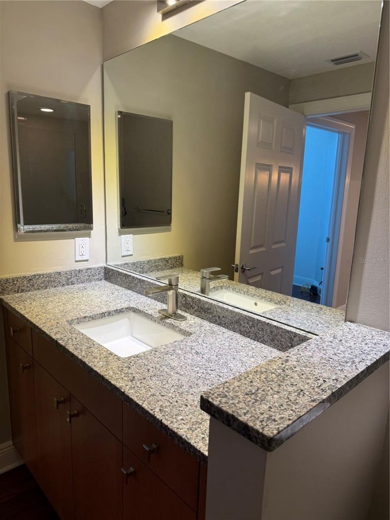 800 N Tamiami Trail, Unit 211, Sarasota, FL 34236 Photo
