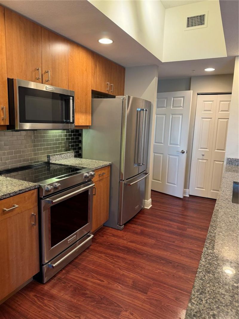 800 N Tamiami Trail, Unit 211, Sarasota, FL 34236 Photo