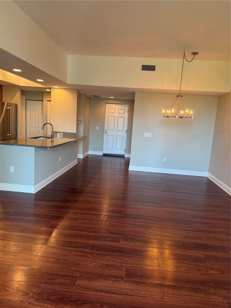 800 N Tamiami Trail, Unit 211, Sarasota, FL 34236 Photo