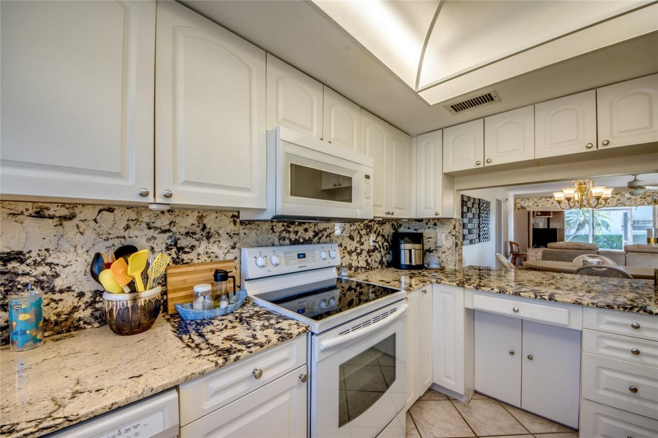 7001 New Post Drive, Unit 4, North Fort Myers, FL 33917 Photo