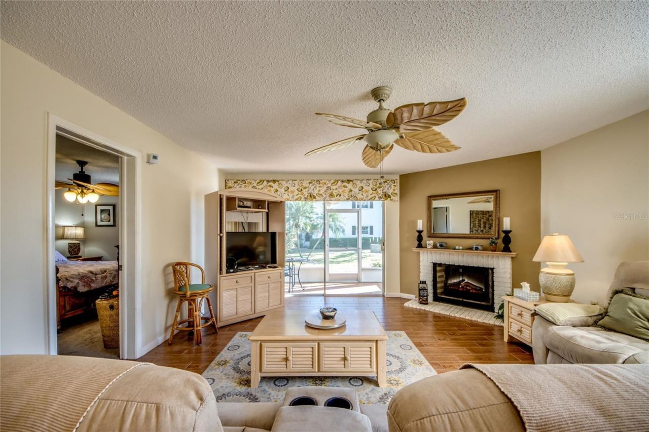 7001 New Post Drive, Unit 4, North Fort Myers, FL 33917 Photo