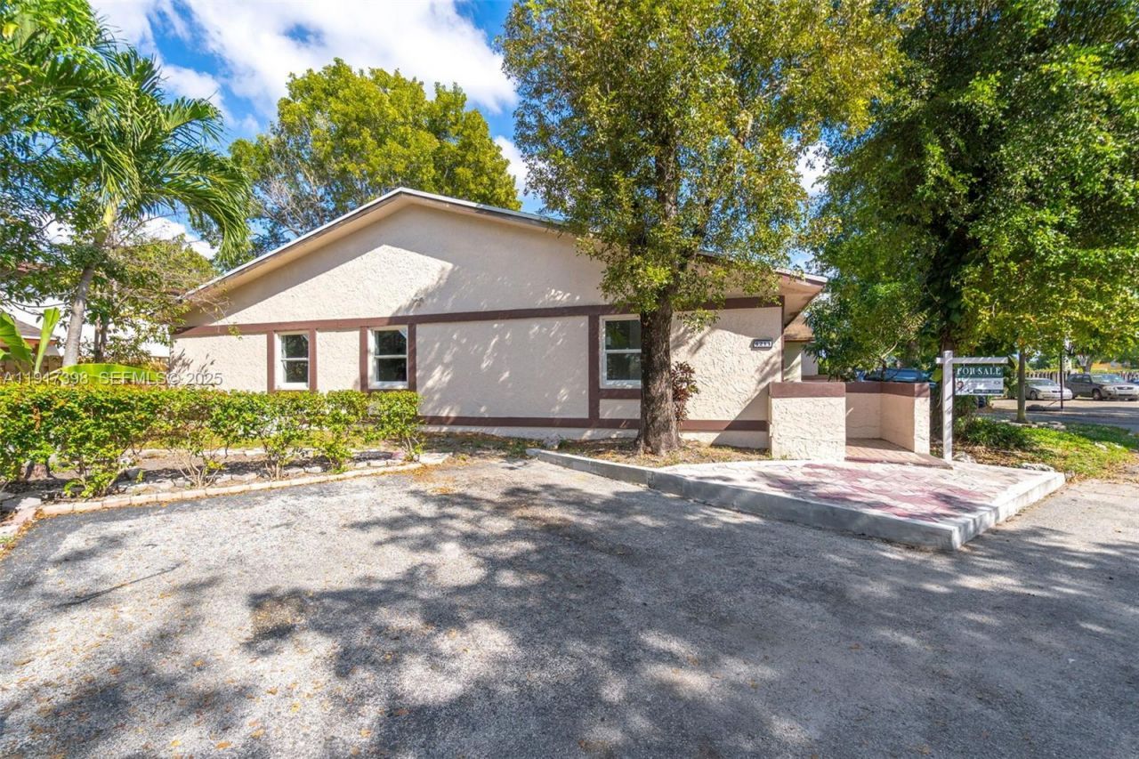 6211 NW 26th Ct, Sunrise, FL 33313 Photo