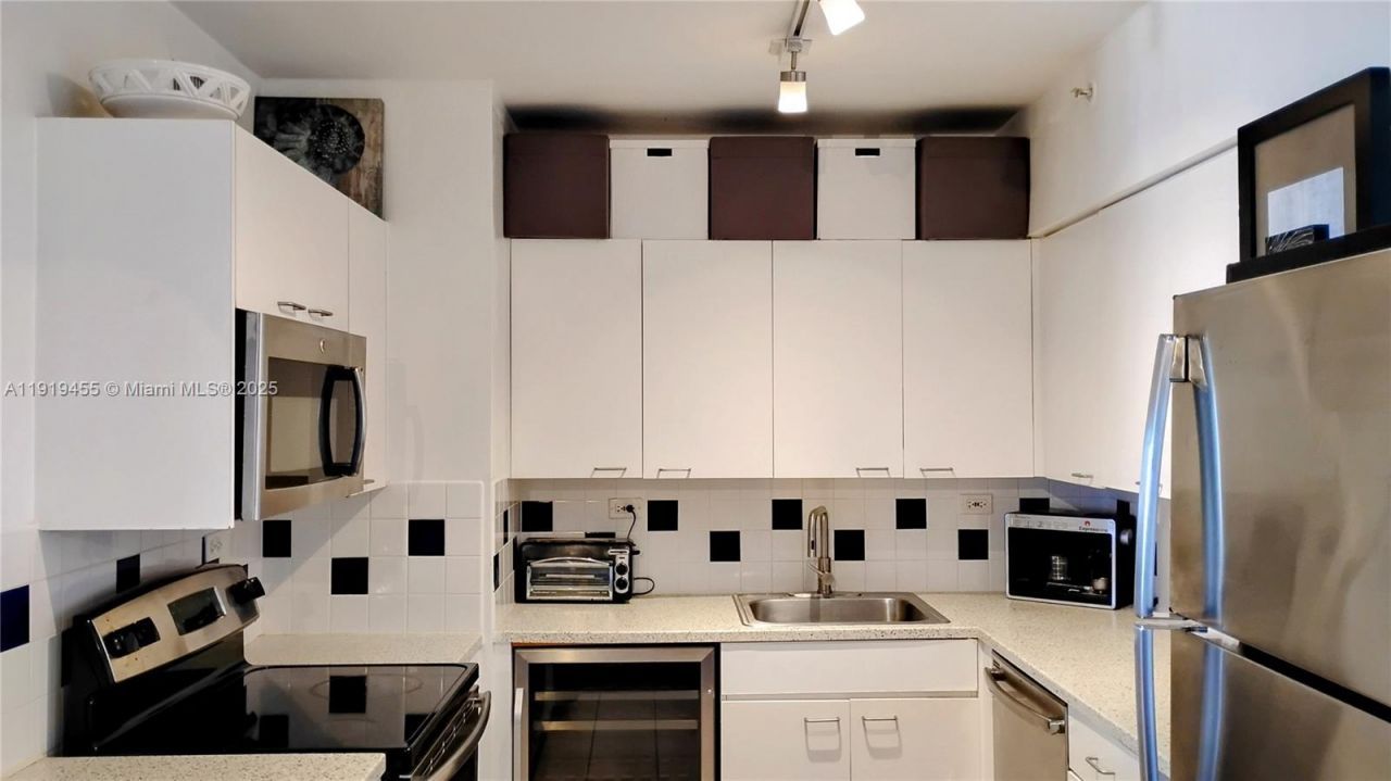 1500 Bay Rd, Unit 1002S, Miami Beach, FL 33139 Photo