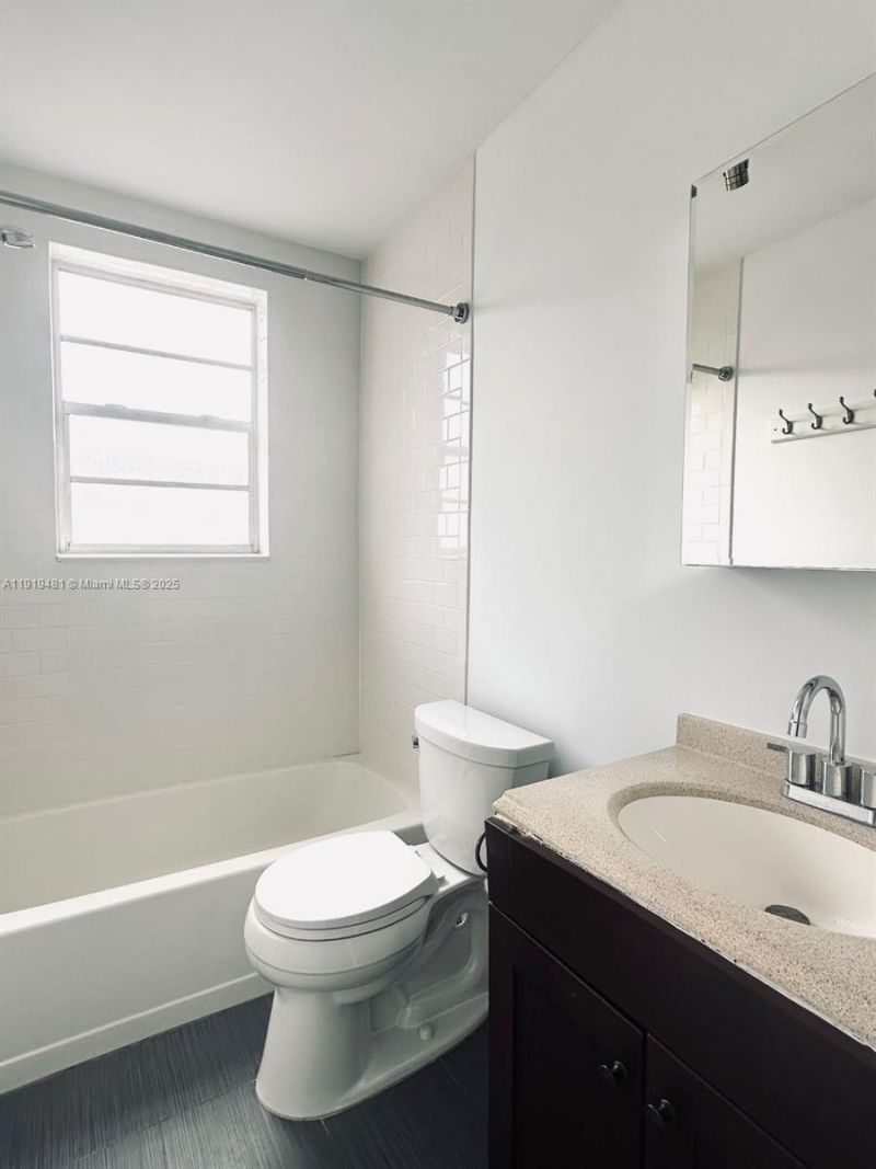 820 Meridian Ave, Unit 203, Miami Beach, FL 33139 Photo