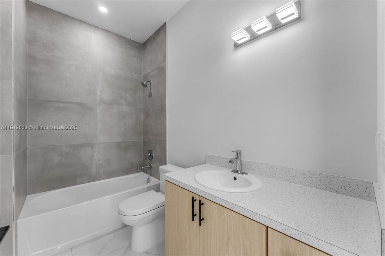 12393 SW 220th St, Miami, FL 33170 Photo