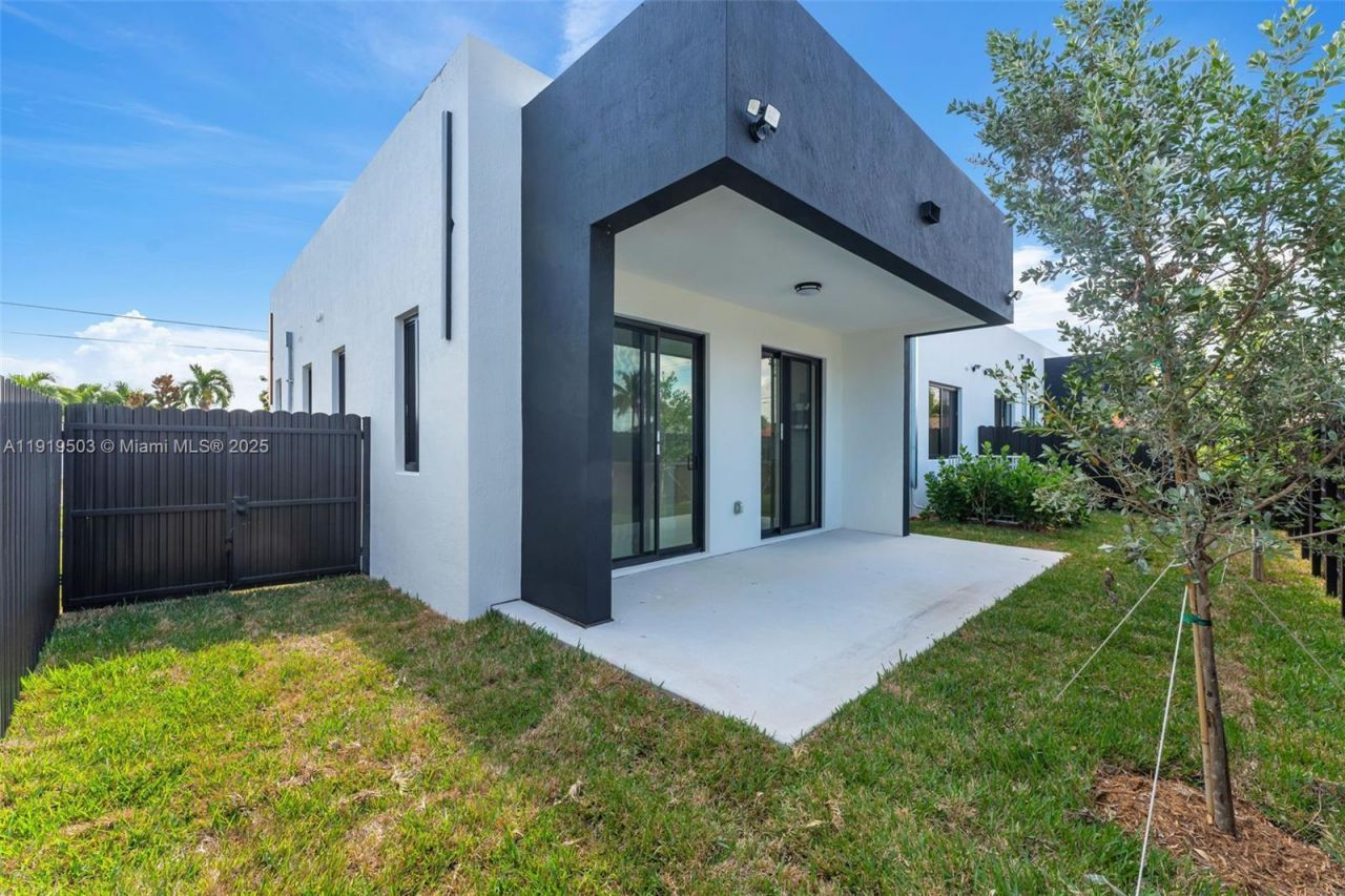 12393 SW 220th St, Miami, FL 33170 Photo